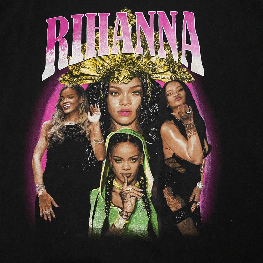 Rihanna NWOT Graphic Tee - Picture 2 of 3
